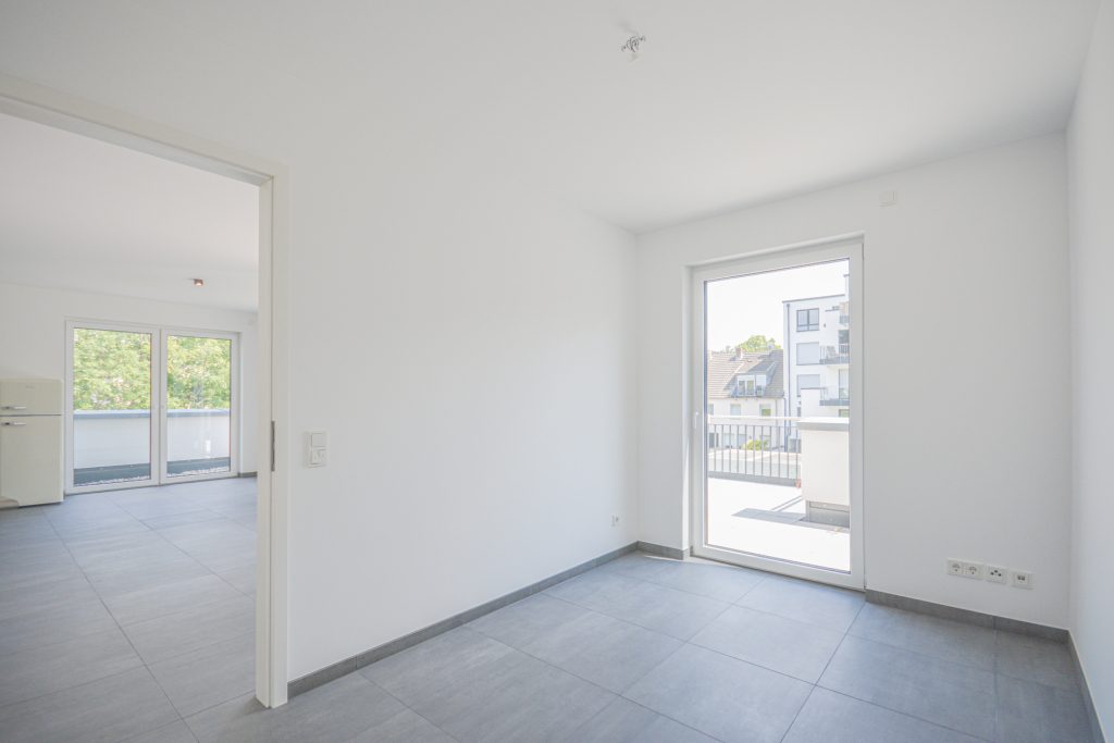 Gütelhöfer Immobilien - Immobilienangebot - Köln / Sürth - Alle - Erstbezug! Exklusive 3-Zimmer-Wohnung mit Dachterrasse und TG-Stellplatz in Rheinnähe von Köln-Sürth