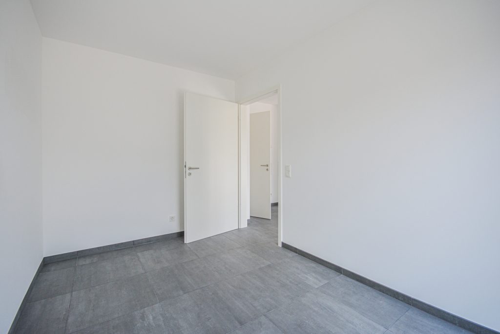 Gütelhöfer Immobilien - Immobilienangebot - Köln / Sürth - Alle - Erstbezug! Exklusive 3-Zimmer-Wohnung mit Dachterrasse und TG-Stellplatz in Rheinnähe von Köln-Sürth