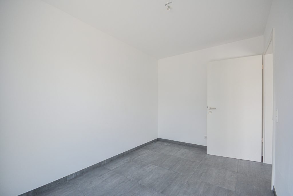 Gütelhöfer Immobilien - Immobilienangebot - Köln / Sürth - Alle - Erstbezug! Exklusive 3-Zimmer-Wohnung mit Dachterrasse und TG-Stellplatz in Rheinnähe von Köln-Sürth