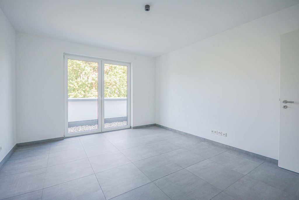 Gütelhöfer Immobilien - Immobilienangebot - Köln / Sürth - Alle - Erstbezug! Exklusive 3-Zimmer-Wohnung mit Dachterrasse und TG-Stellplatz in Rheinnähe von Köln-Sürth