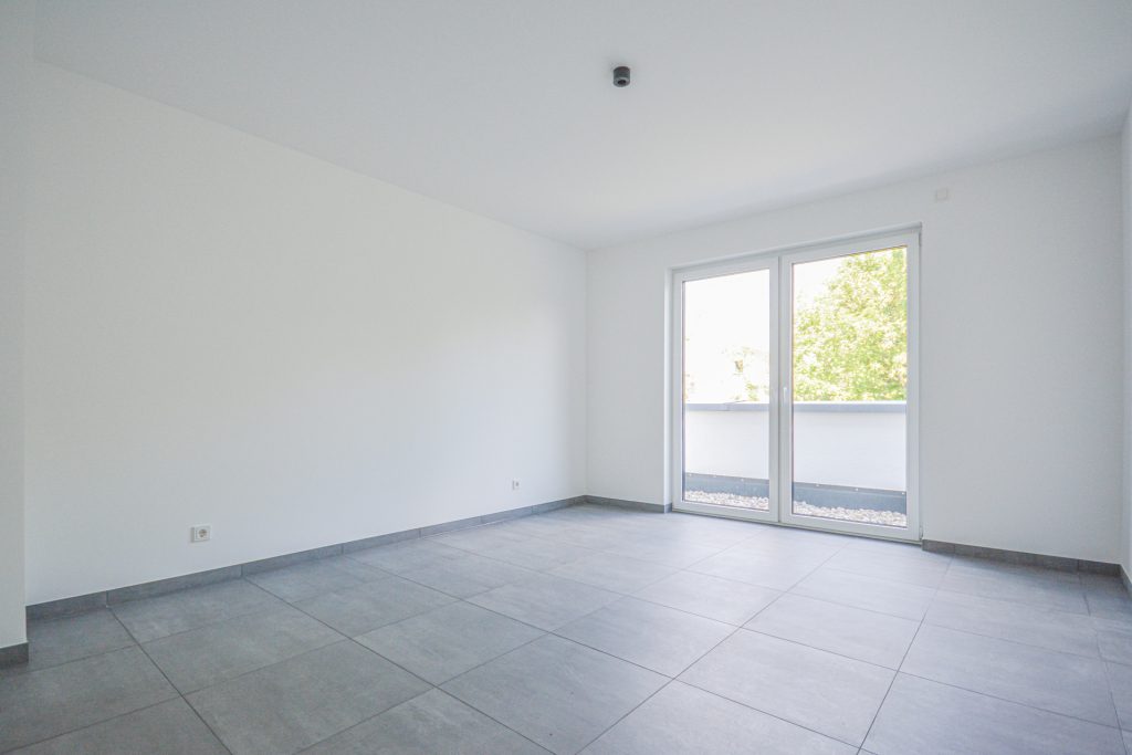Gütelhöfer Immobilien - Immobilienangebot - Köln / Sürth - Alle - Erstbezug! Exklusive 3-Zimmer-Wohnung mit Dachterrasse und TG-Stellplatz in Rheinnähe von Köln-Sürth