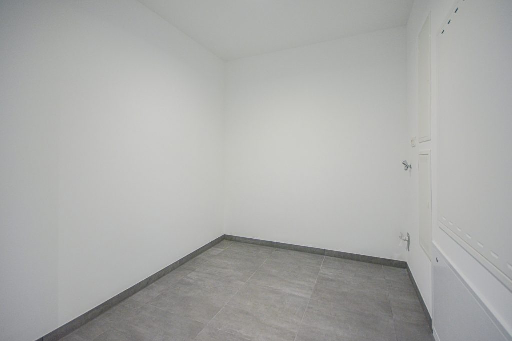 Gütelhöfer Immobilien - Immobilienangebot - Köln / Sürth - Alle - Erstbezug! Exklusive 3-Zimmer-Wohnung mit Dachterrasse und TG-Stellplatz in Rheinnähe von Köln-Sürth