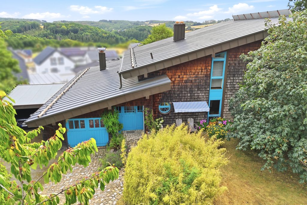 Gütelhöfer Immobilien - Immobilienangebot - Bad Münstereifel / Houverath - Alle - Traumhaftes Architektenhaus für Individualisten am Waldrand mit einmaligem Wintergarten und Sauna