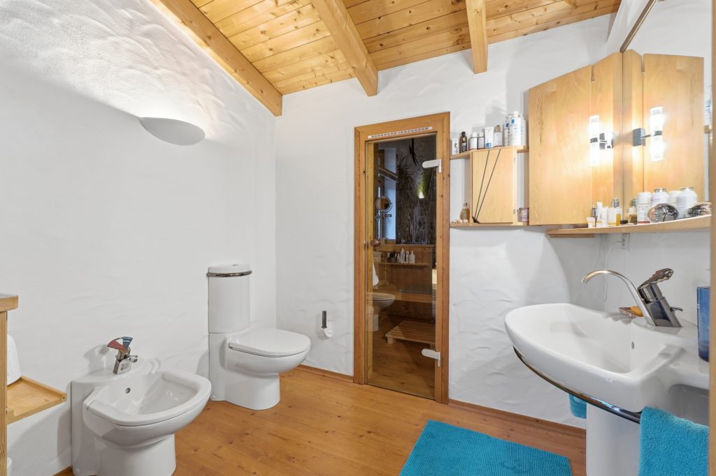 Gütelhöfer Immobilien - Immobilienangebot - Bad Münstereifel / Houverath - Alle - Traumhaftes Architektenhaus für Individualisten am Waldrand mit einmaligem Wintergarten und Sauna