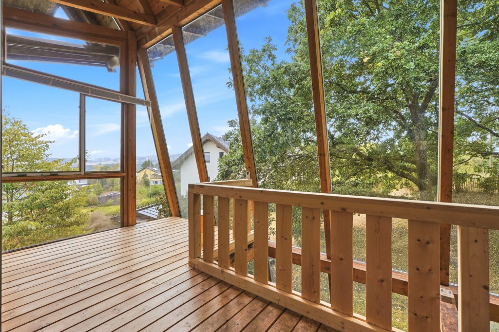 Gütelhöfer Immobilien - Immobilienangebot - Bad Münstereifel / Houverath - Alle - Traumhaftes Architektenhaus für Individualisten am Waldrand mit einmaligem Wintergarten und Sauna