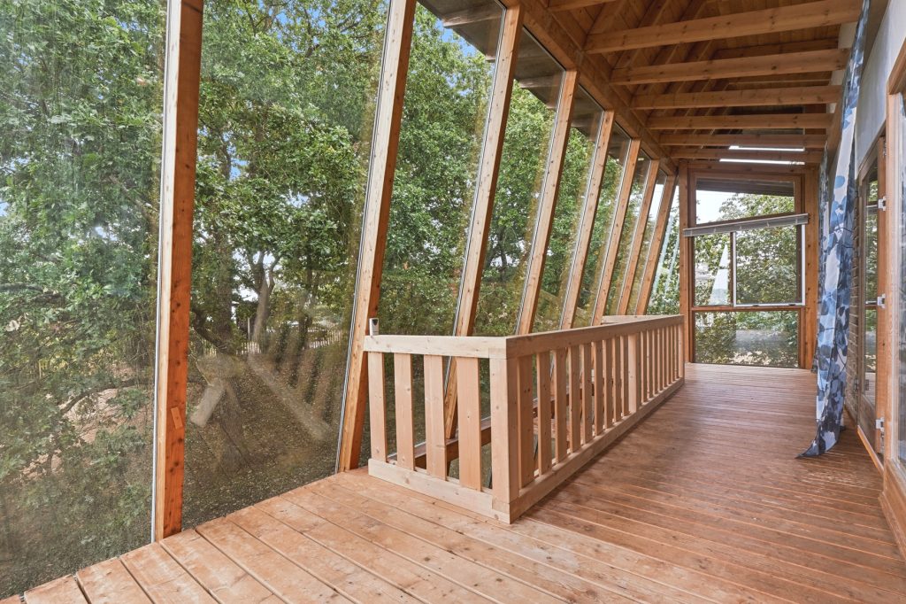 Gütelhöfer Immobilien - Immobilienangebot - Bad Münstereifel / Houverath - Alle - Traumhaftes Architektenhaus für Individualisten am Waldrand mit einmaligem Wintergarten und Sauna