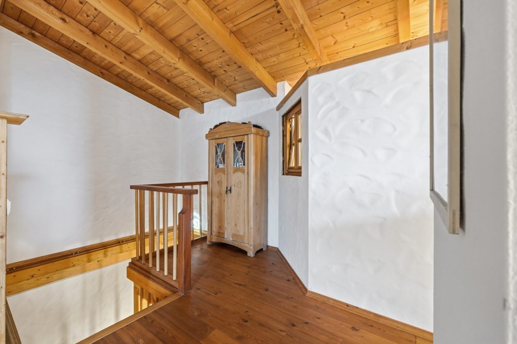 Gütelhöfer Immobilien - Immobilienangebot - Bad Münstereifel / Houverath - Alle - Traumhaftes Architektenhaus für Individualisten am Waldrand mit einmaligem Wintergarten und Sauna