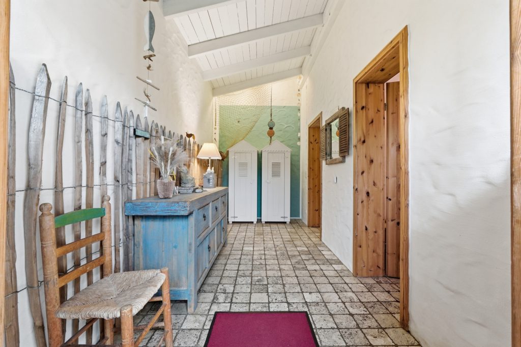 Gütelhöfer Immobilien - Immobilienangebot - Bad Münstereifel / Houverath - Alle - Traumhaftes Architektenhaus für Individualisten am Waldrand mit einmaligem Wintergarten und Sauna