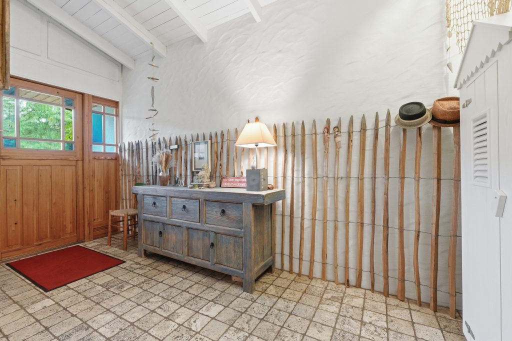 Gütelhöfer Immobilien - Immobilienangebot - Bad Münstereifel / Houverath - Alle - Traumhaftes Architektenhaus für Individualisten am Waldrand mit einmaligem Wintergarten und Sauna