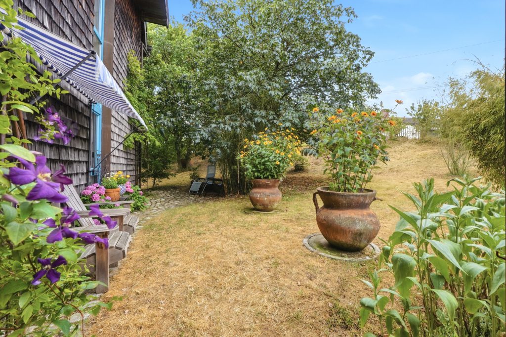 Gütelhöfer Immobilien - Immobilienangebot - Bad Münstereifel / Houverath - Alle - Traumhaftes Architektenhaus für Individualisten am Waldrand mit einmaligem Wintergarten und Sauna