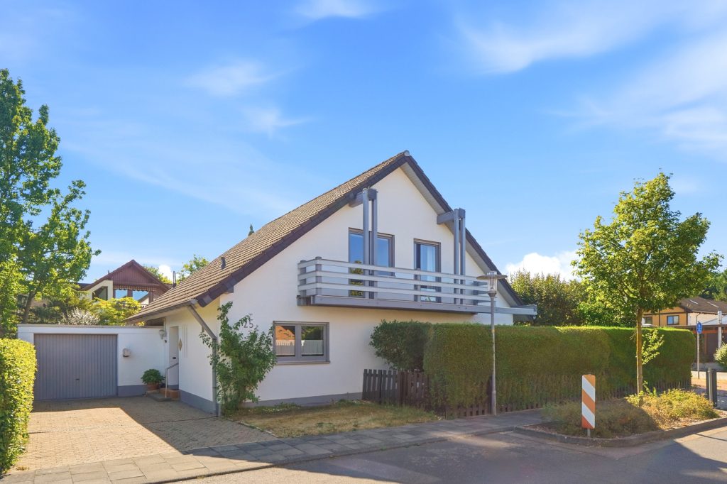 Gütelhöfer Immobilien - Immobilienangebot - Meckenheim - Alle - Familientraum! Freistehendes Einfamilienhaus mit großem Garten, Kaminofen und Garage in Meckenheim