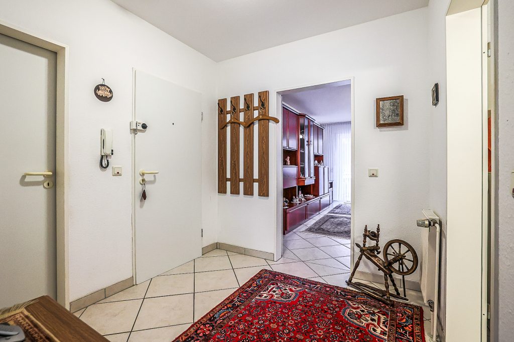 Gütelhöfer Immobilien - Immobilienangebot - Bonn / Beuel - Alle - Ideale Kapitalanlage! Solide vermietete 2-Zimmer-Wohnung mit Balkon und Stellplatz in Bonn-Beuel