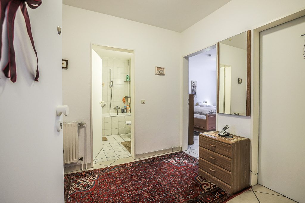Gütelhöfer Immobilien - Immobilienangebot - Bonn / Beuel - Alle - Ideale Kapitalanlage! Solide vermietete 2-Zimmer-Wohnung mit Balkon und Stellplatz in Bonn-Beuel