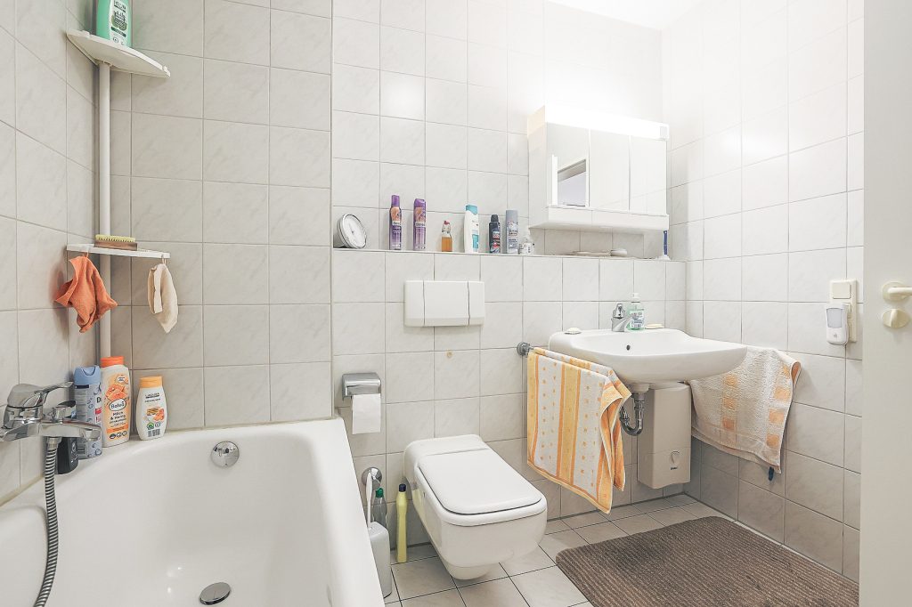 Gütelhöfer Immobilien - Immobilienangebot - Bonn / Beuel - Alle - Ideale Kapitalanlage! Solide vermietete 2-Zimmer-Wohnung mit Balkon und Stellplatz in Bonn-Beuel