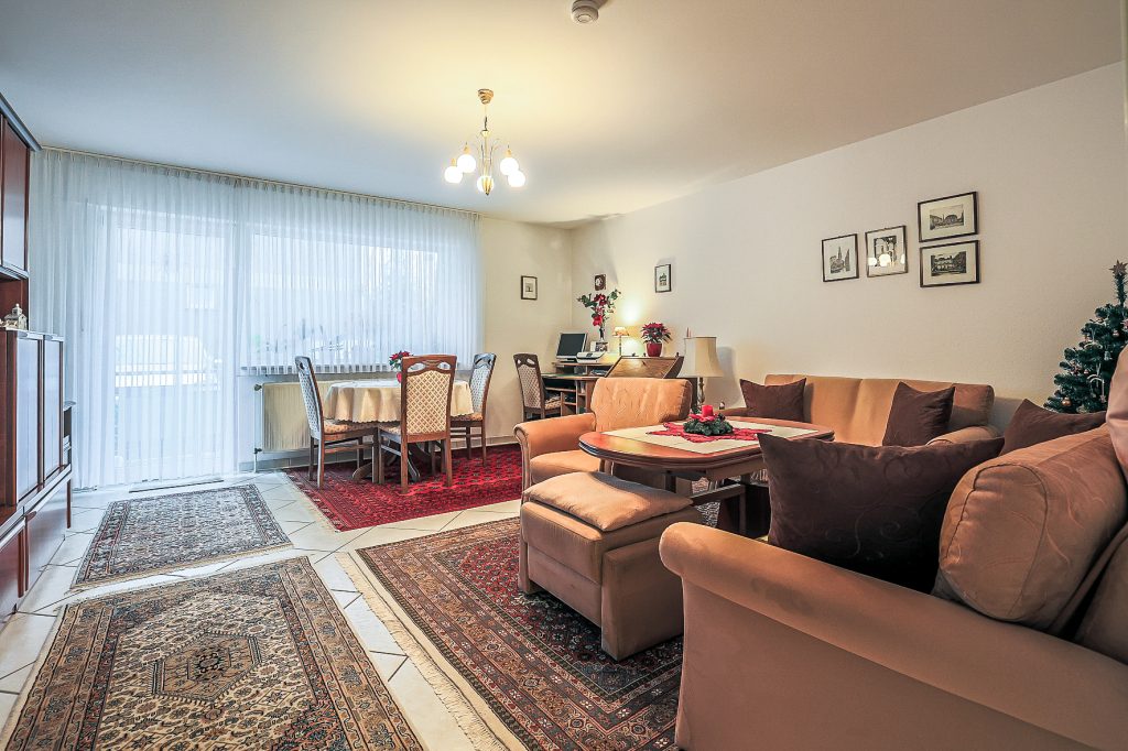 Gütelhöfer Immobilien - Immobilienangebot - Bonn / Beuel - Alle - Ideale Kapitalanlage! Solide vermietete 2-Zimmer-Wohnung mit Balkon und Stellplatz in Bonn-Beuel