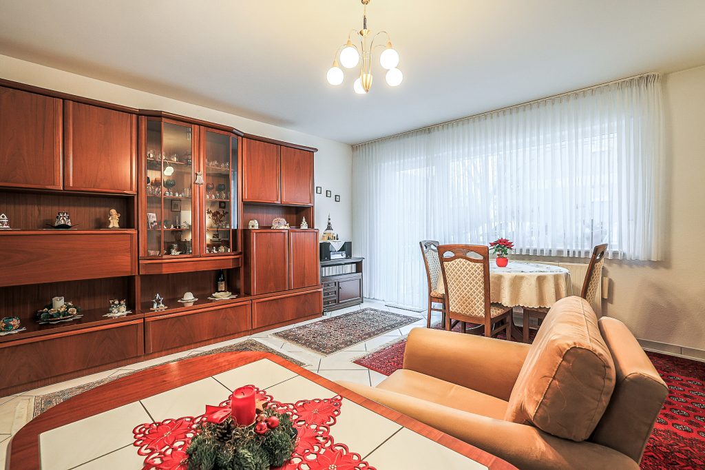 Gütelhöfer Immobilien - Immobilienangebot - Bonn / Beuel - Alle - Ideale Kapitalanlage! Solide vermietete 2-Zimmer-Wohnung mit Balkon und Stellplatz in Bonn-Beuel