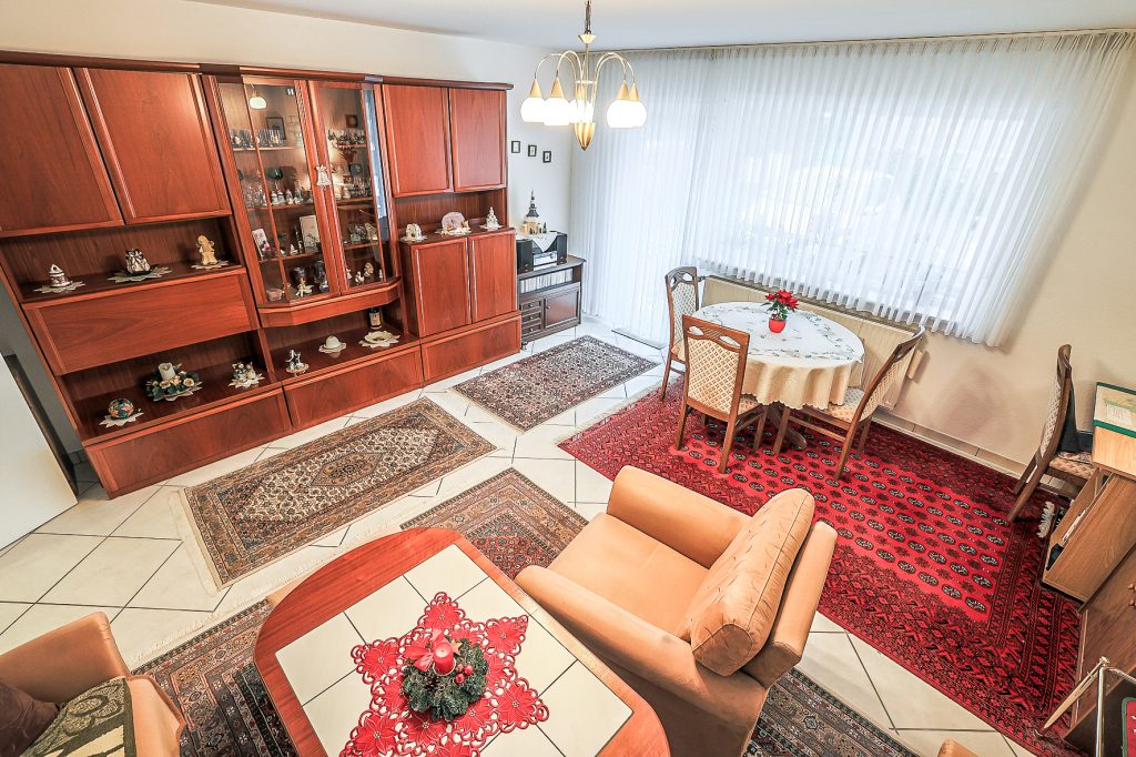 Gütelhöfer Immobilien - Immobilienangebot - Bonn / Beuel - Alle - Ideale Kapitalanlage! Solide vermietete 2-Zimmer-Wohnung mit Balkon und Stellplatz in Bonn-Beuel
