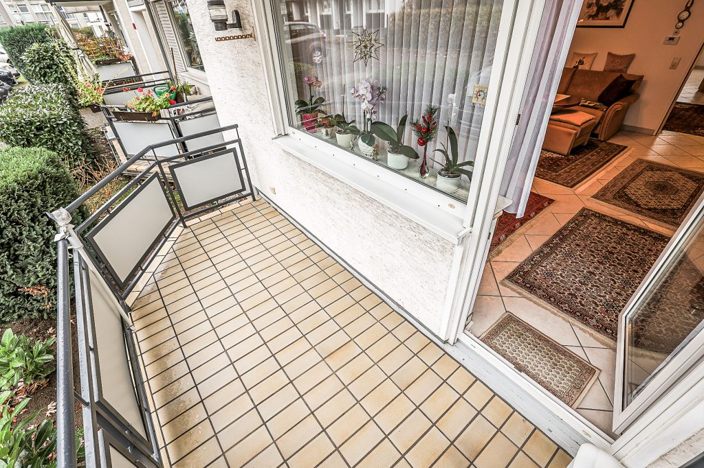 Gütelhöfer Immobilien - Immobilienangebot - Bonn / Beuel - Alle - Ideale Kapitalanlage! Solide vermietete 2-Zimmer-Wohnung mit Balkon und Stellplatz in Bonn-Beuel