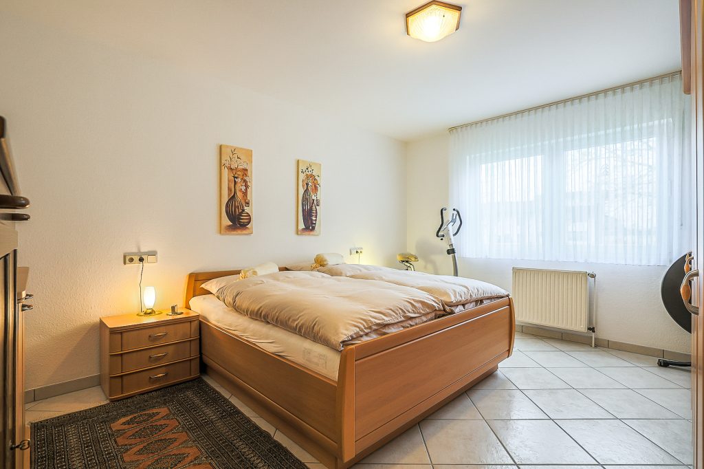 Gütelhöfer Immobilien - Immobilienangebot - Bonn / Beuel - Alle - Ideale Kapitalanlage! Solide vermietete 2-Zimmer-Wohnung mit Balkon und Stellplatz in Bonn-Beuel
