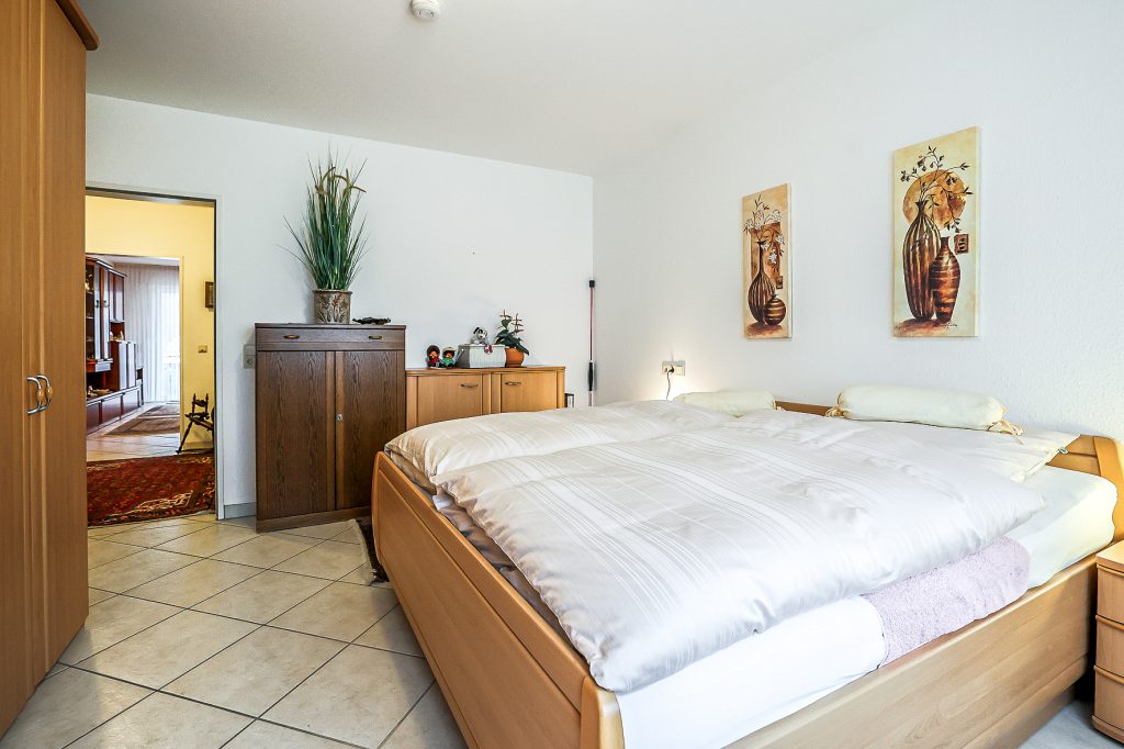 Gütelhöfer Immobilien - Immobilienangebot - Bonn / Beuel - Alle - Ideale Kapitalanlage! Solide vermietete 2-Zimmer-Wohnung mit Balkon und Stellplatz in Bonn-Beuel