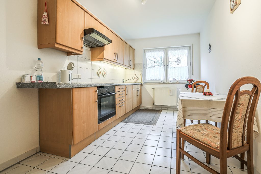 Gütelhöfer Immobilien - Immobilienangebot - Bonn / Beuel - Alle - Ideale Kapitalanlage! Solide vermietete 2-Zimmer-Wohnung mit Balkon und Stellplatz in Bonn-Beuel