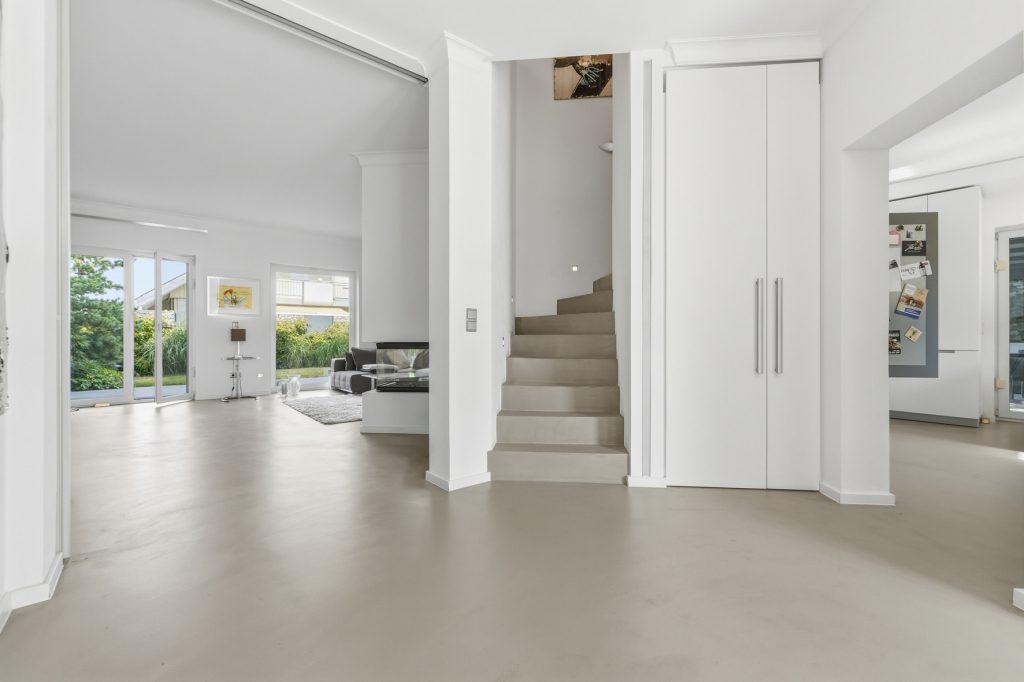 Gütelhöfer Immobilien - Immobilienangebot - Bornheim / Uedorf - Alle - Zeitloses Einfamilienhaus in Uedorf. Exklusives Wohnen in Rheinnähe mit hochwertiger Ausstattung!