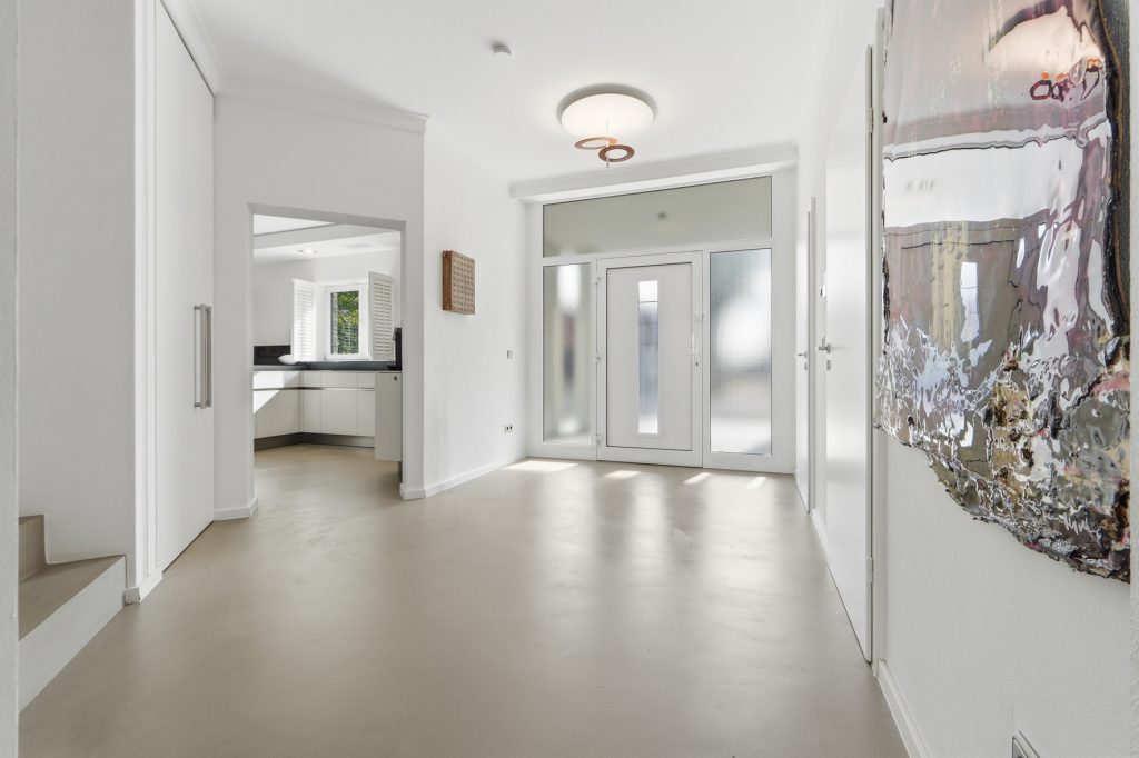 Gütelhöfer Immobilien - Immobilienangebot - Bornheim / Uedorf - Alle - Zeitloses Einfamilienhaus in Uedorf. Exklusives Wohnen in Rheinnähe mit hochwertiger Ausstattung!