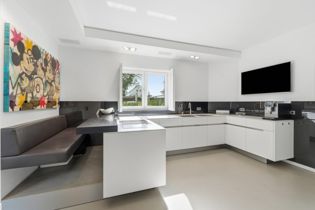 Gütelhöfer Immobilien - Immobilienangebot - Bornheim / Uedorf - Alle - Zeitloses Einfamilienhaus in Uedorf. Exklusives Wohnen in Rheinnähe mit hochwertiger Ausstattung!
