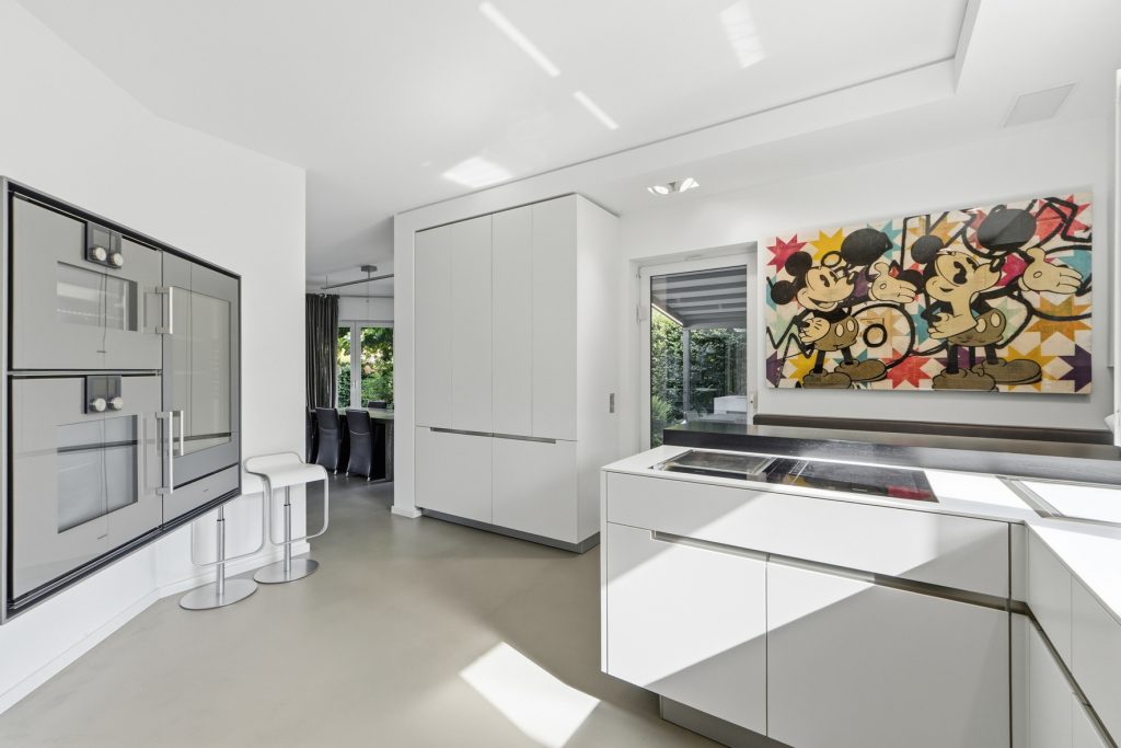 Gütelhöfer Immobilien - Immobilienangebot - Bornheim / Uedorf - Alle - Zeitloses Einfamilienhaus in Uedorf. Exklusives Wohnen in Rheinnähe mit hochwertiger Ausstattung!