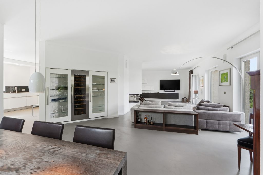 Gütelhöfer Immobilien - Immobilienangebot - Bornheim / Uedorf - Alle - Zeitloses Einfamilienhaus in Uedorf. Exklusives Wohnen in Rheinnähe mit hochwertiger Ausstattung!