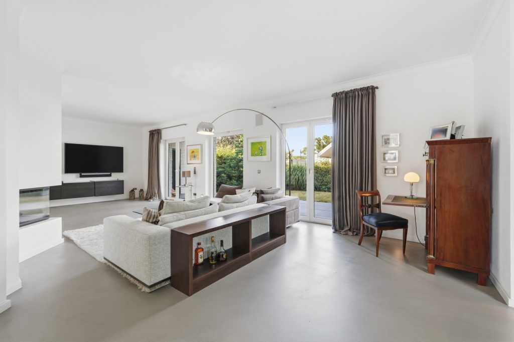 Gütelhöfer Immobilien - Immobilienangebot - Bornheim / Uedorf - Alle - Zeitloses Einfamilienhaus in Uedorf. Exklusives Wohnen in Rheinnähe mit hochwertiger Ausstattung!