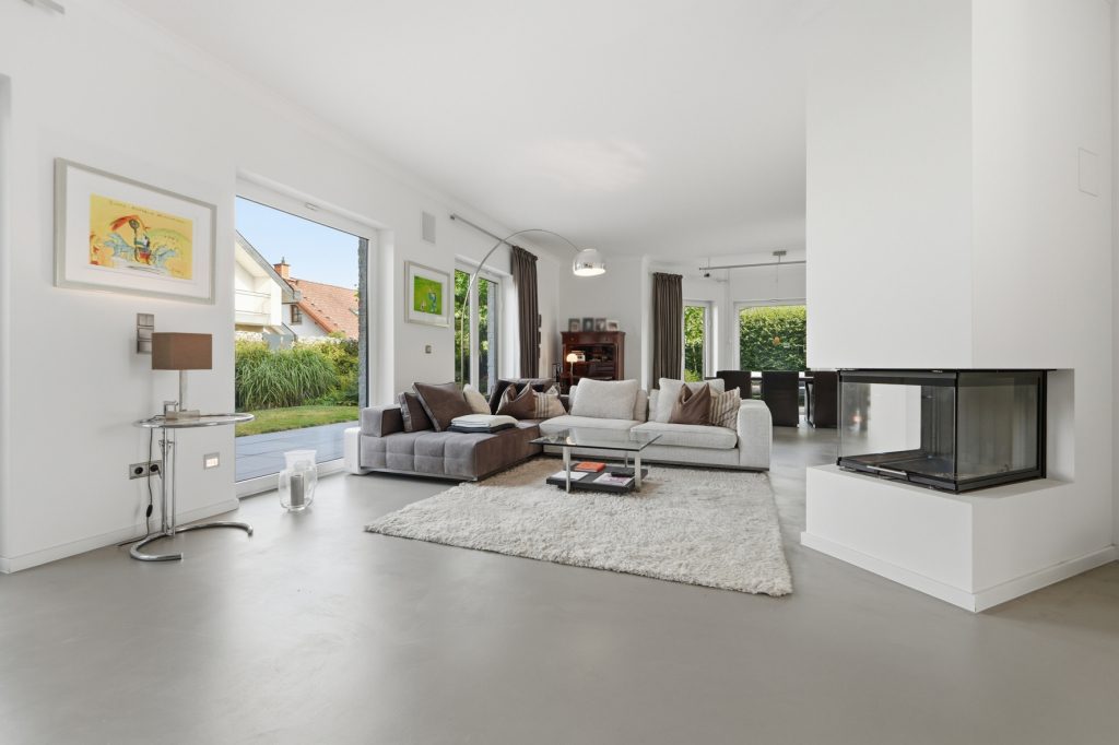 Gütelhöfer Immobilien - Immobilienangebot - Bornheim / Uedorf - Alle - Zeitloses Einfamilienhaus in Uedorf. Exklusives Wohnen in Rheinnähe mit hochwertiger Ausstattung!