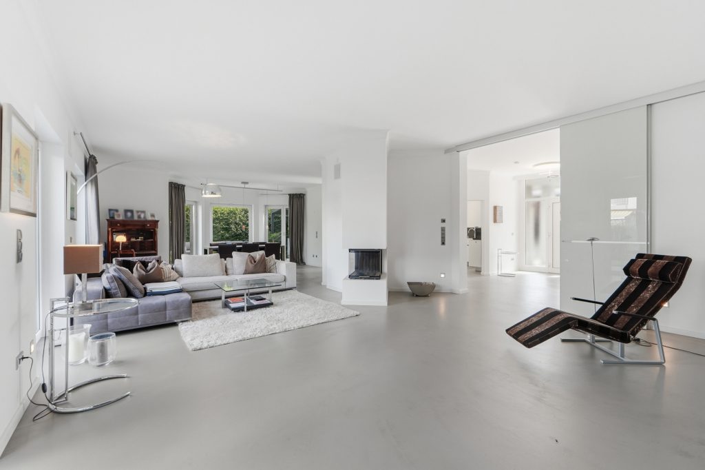 Gütelhöfer Immobilien - Immobilienangebot - Bornheim / Uedorf - Alle - Zeitloses Einfamilienhaus in Uedorf. Exklusives Wohnen in Rheinnähe mit hochwertiger Ausstattung!