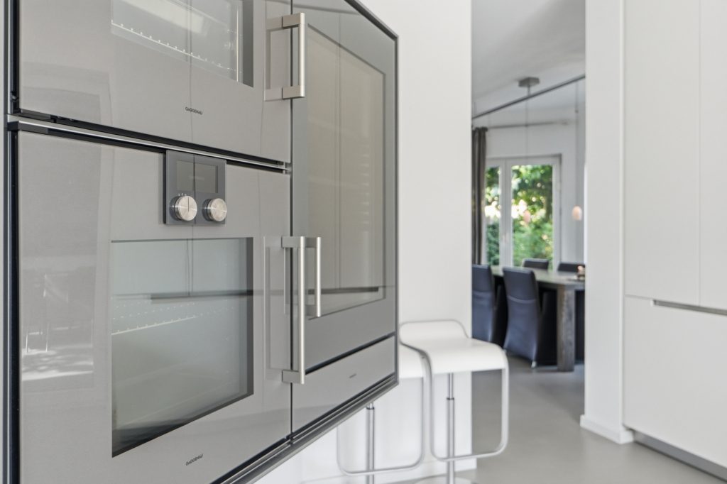 Gütelhöfer Immobilien - Immobilienangebot - Bornheim / Uedorf - Alle - Zeitloses Einfamilienhaus in Uedorf. Exklusives Wohnen in Rheinnähe mit hochwertiger Ausstattung!