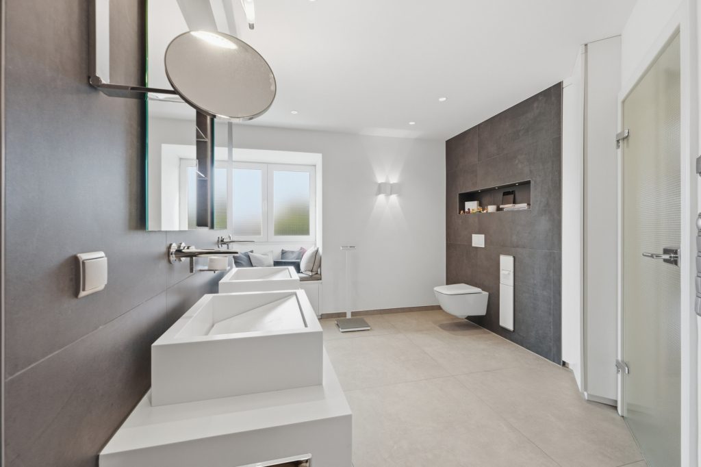 Gütelhöfer Immobilien - Immobilienangebot - Bornheim / Uedorf - Alle - Zeitloses Einfamilienhaus in Uedorf. Exklusives Wohnen in Rheinnähe mit hochwertiger Ausstattung!