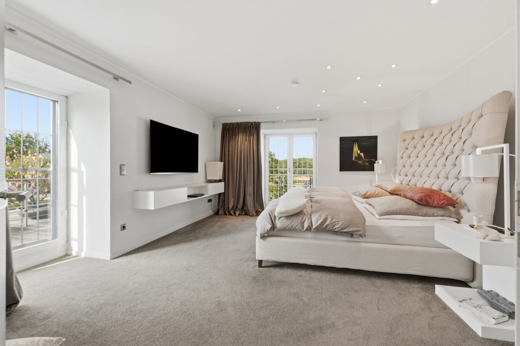 Gütelhöfer Immobilien - Immobilienangebot - Bornheim / Uedorf - Alle - Zeitloses Einfamilienhaus in Uedorf. Exklusives Wohnen in Rheinnähe mit hochwertiger Ausstattung!
