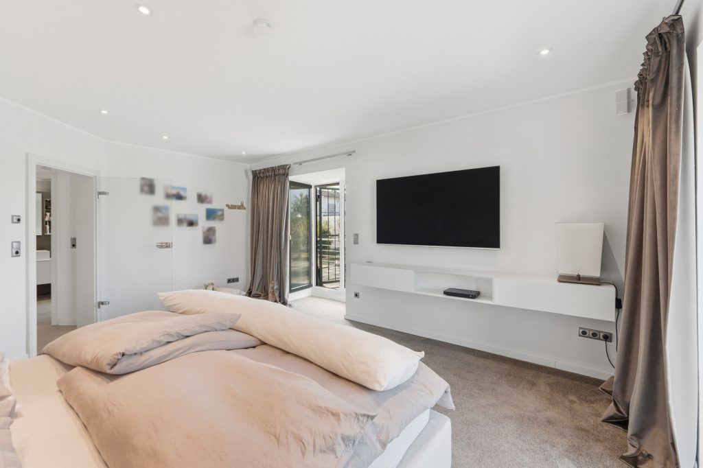 Gütelhöfer Immobilien - Immobilienangebot - Bornheim / Uedorf - Alle - Zeitloses Einfamilienhaus in Uedorf. Exklusives Wohnen in Rheinnähe mit hochwertiger Ausstattung!