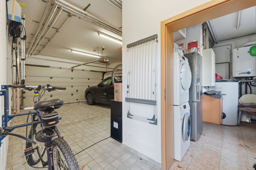 Gütelhöfer Immobilien - Immobilienangebot - Bornheim / Uedorf - Alle - Zeitloses Einfamilienhaus in Uedorf. Exklusives Wohnen in Rheinnähe mit hochwertiger Ausstattung!