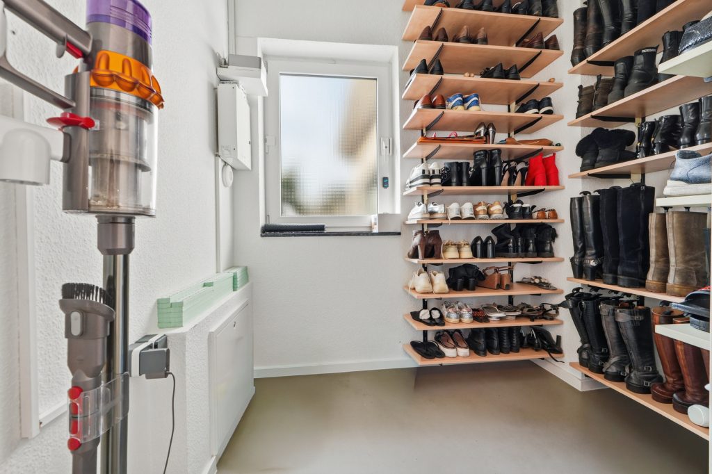 Gütelhöfer Immobilien - Immobilienangebot - Bornheim / Uedorf - Alle - Zeitloses Einfamilienhaus in Uedorf. Exklusives Wohnen in Rheinnähe mit hochwertiger Ausstattung!