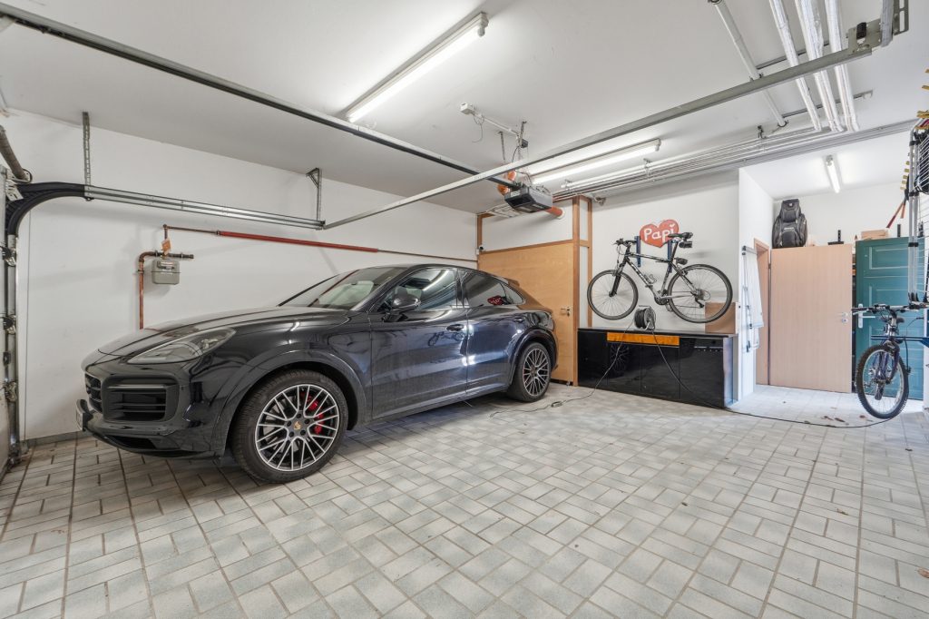 Gütelhöfer Immobilien - Immobilienangebot - Bornheim / Uedorf - Alle - Zeitloses Einfamilienhaus in Uedorf. Exklusives Wohnen in Rheinnähe mit hochwertiger Ausstattung!