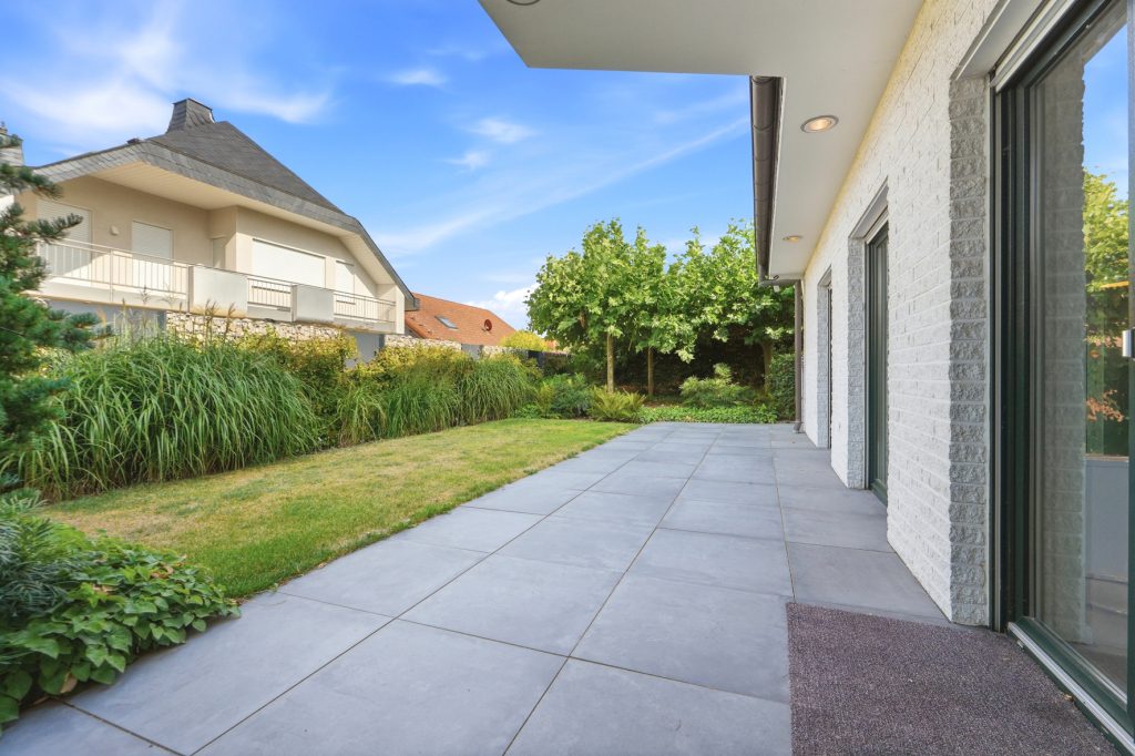 Gütelhöfer Immobilien - Immobilienangebot - Bornheim / Uedorf - Alle - Zeitloses Einfamilienhaus in Uedorf. Exklusives Wohnen in Rheinnähe mit hochwertiger Ausstattung!