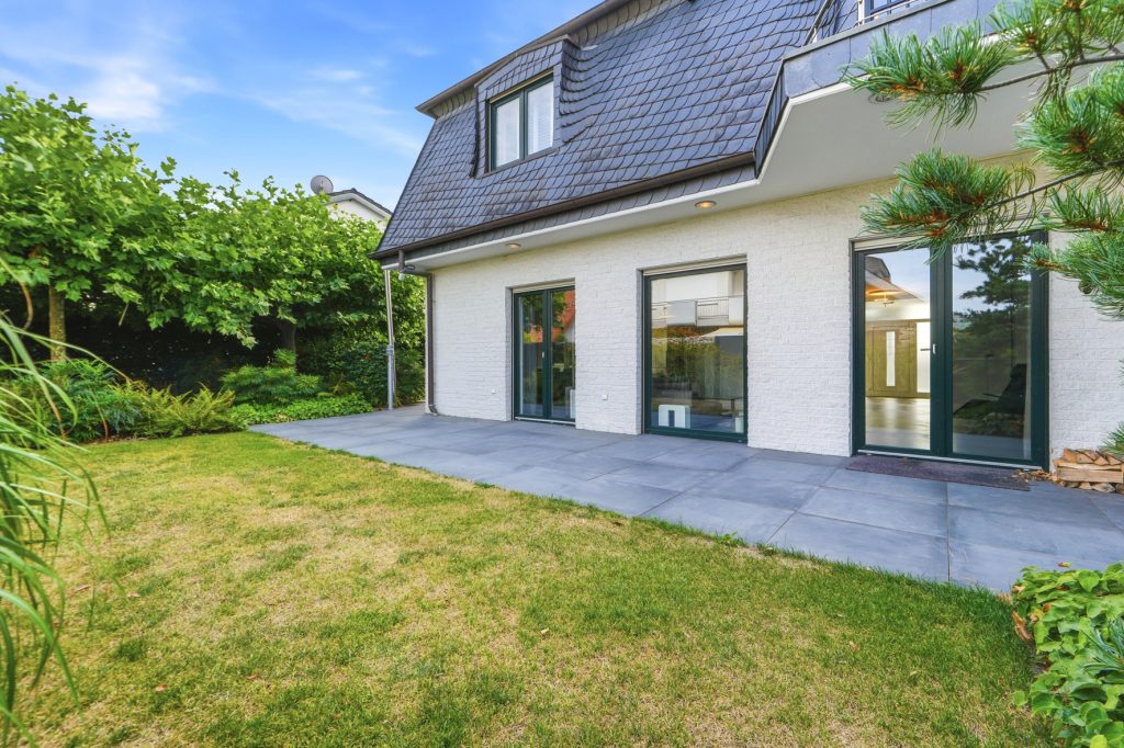 Gütelhöfer Immobilien - Immobilienangebot - Bornheim / Uedorf - Alle - Zeitloses Einfamilienhaus in Uedorf. Exklusives Wohnen in Rheinnähe mit hochwertiger Ausstattung!