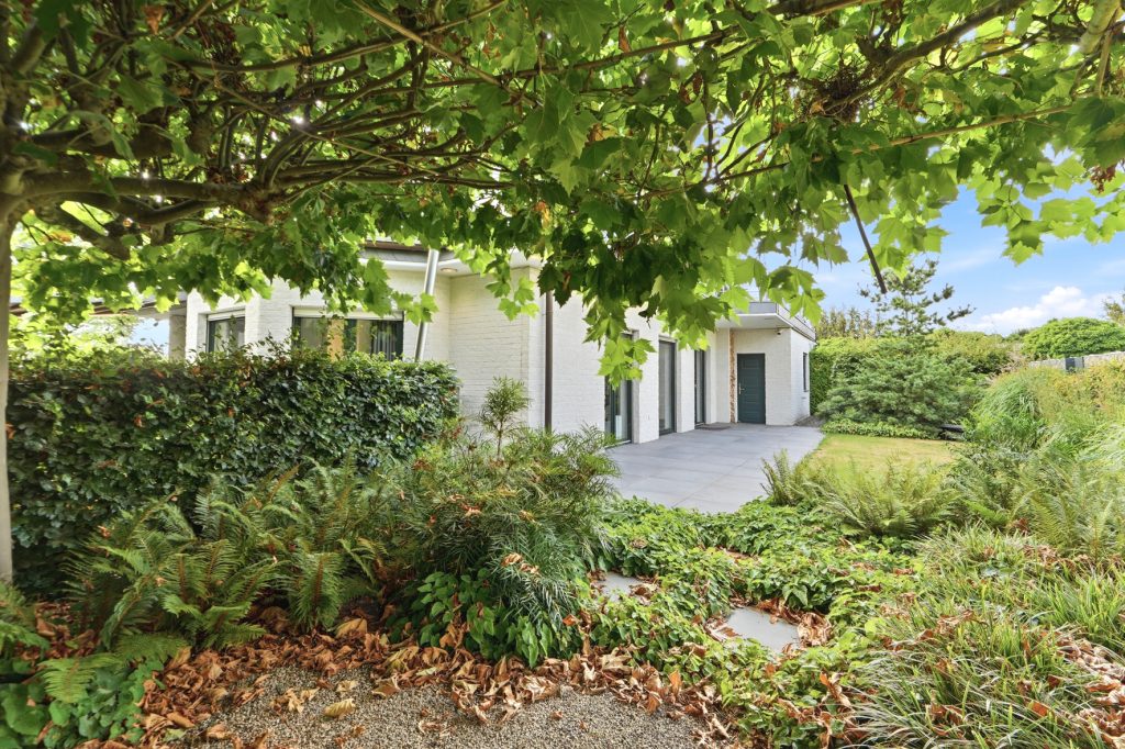 Gütelhöfer Immobilien - Immobilienangebot - Bornheim / Uedorf - Alle - Zeitloses Einfamilienhaus in Uedorf. Exklusives Wohnen in Rheinnähe mit hochwertiger Ausstattung!