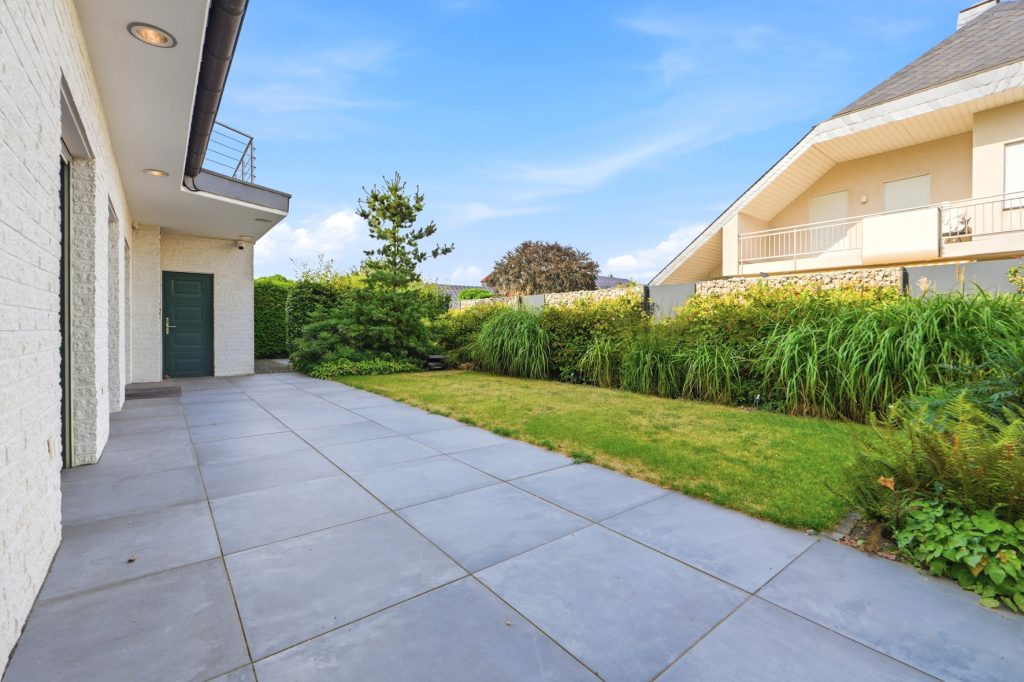 Gütelhöfer Immobilien - Immobilienangebot - Bornheim / Uedorf - Alle - Zeitloses Einfamilienhaus in Uedorf. Exklusives Wohnen in Rheinnähe mit hochwertiger Ausstattung!