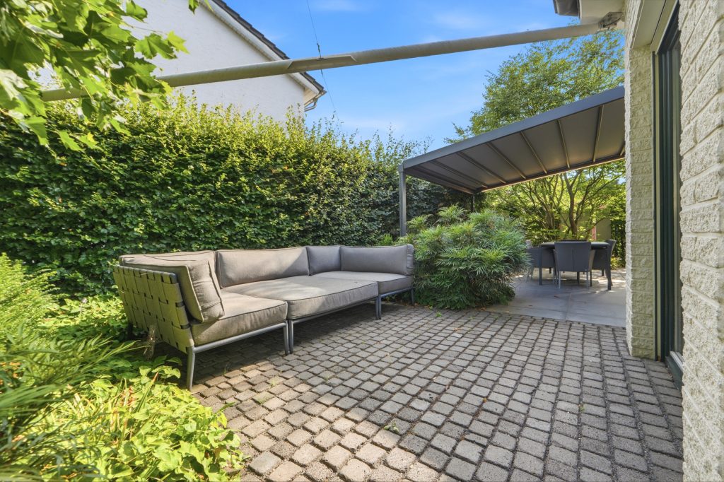 Gütelhöfer Immobilien - Immobilienangebot - Bornheim / Uedorf - Alle - Zeitloses Einfamilienhaus in Uedorf. Exklusives Wohnen in Rheinnähe mit hochwertiger Ausstattung!