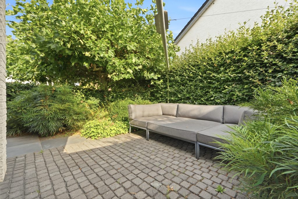 Gütelhöfer Immobilien - Immobilienangebot - Bornheim / Uedorf - Alle - Zeitloses Einfamilienhaus in Uedorf. Exklusives Wohnen in Rheinnähe mit hochwertiger Ausstattung!
