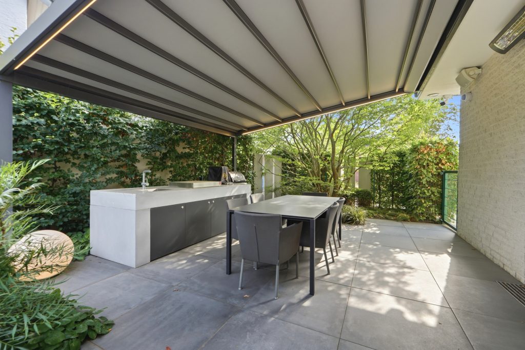 Gütelhöfer Immobilien - Immobilienangebot - Bornheim / Uedorf - Alle - Zeitloses Einfamilienhaus in Uedorf. Exklusives Wohnen in Rheinnähe mit hochwertiger Ausstattung!