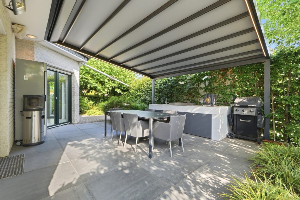Gütelhöfer Immobilien - Immobilienangebot - Bornheim / Uedorf - Alle - Zeitloses Einfamilienhaus in Uedorf. Exklusives Wohnen in Rheinnähe mit hochwertiger Ausstattung!