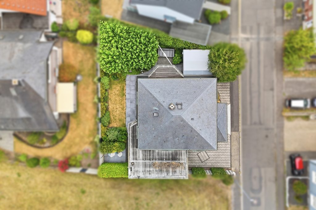 Gütelhöfer Immobilien - Immobilienangebot - Bornheim / Uedorf - Alle - Zeitloses Einfamilienhaus in Uedorf. Exklusives Wohnen in Rheinnähe mit hochwertiger Ausstattung!