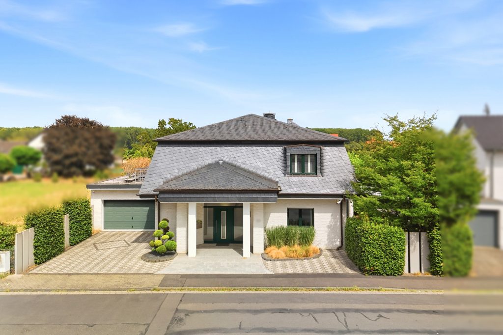 Gütelhöfer Immobilien - Immobilienangebot - Bornheim / Uedorf - Alle - Zeitloses Einfamilienhaus in Uedorf. Exklusives Wohnen in Rheinnähe mit hochwertiger Ausstattung!